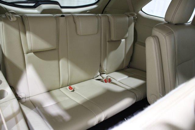 Photo of 2016 Blizzard Pearl Toyota Highlander