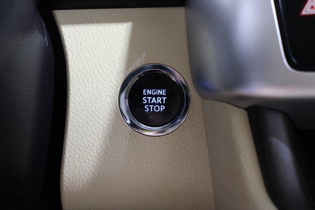Photo of 2016 Blizzard Pearl Toyota Highlander