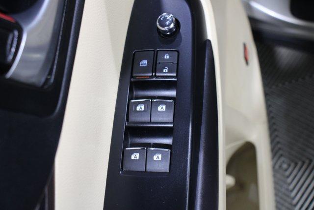 Photo of 2016 Blizzard Pearl Toyota Highlander