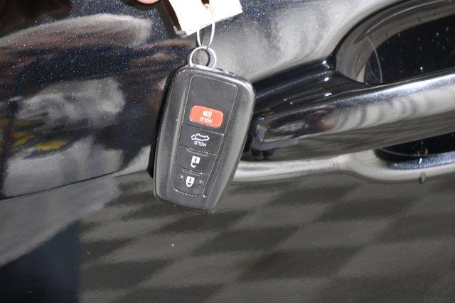 Photo of 2021 Midnight Black Metallic Toyota Highlander