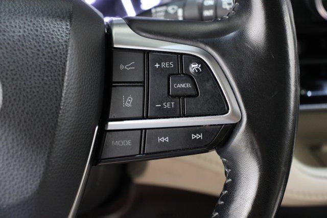 Photo of 2021 Midnight Black Metallic Toyota Highlander