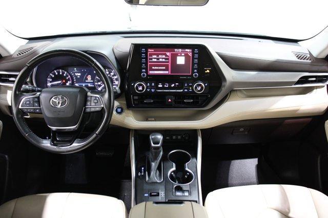 Photo of 2021 Midnight Black Metallic Toyota Highlander