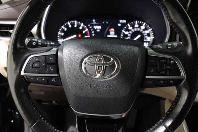 Photo of 2021 Midnight Black Metallic Toyota Highlander