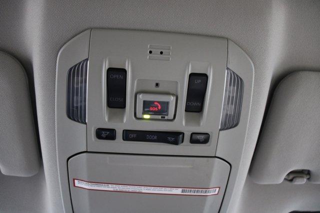 Photo of 2021 Midnight Black Metallic Toyota Highlander
