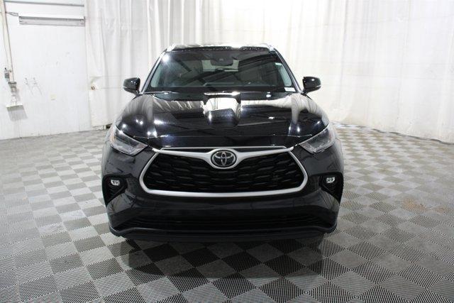 Photo of 2021 Midnight Black Metallic Toyota Highlander