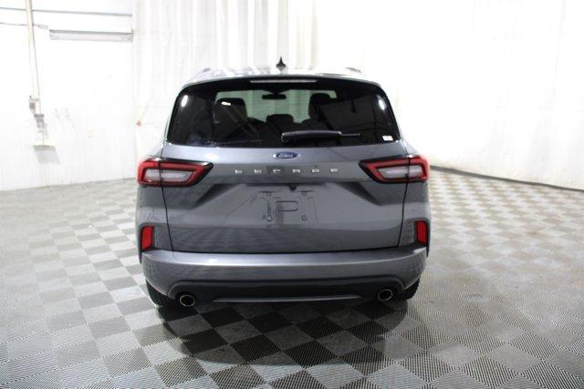 Photo of 2024 Carbonized Gray Metallic Ford Escape