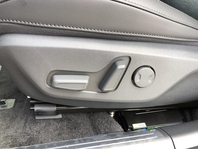 Photo of 2025 Runway Red Kia Niro EV