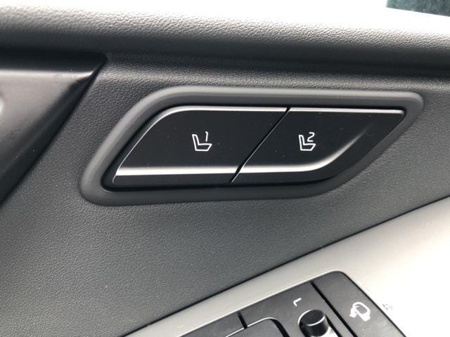 Photo of 2025 Runway Red Kia Niro EV
