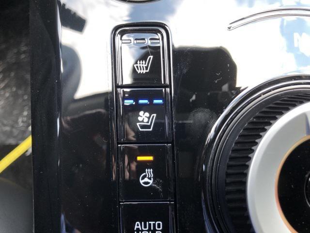 Photo of 2025 Runway Red Kia Niro EV