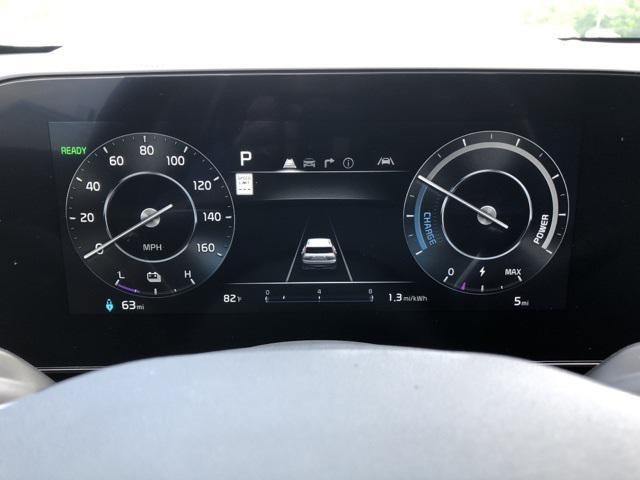 Photo of 2025 Runway Red Kia Niro EV