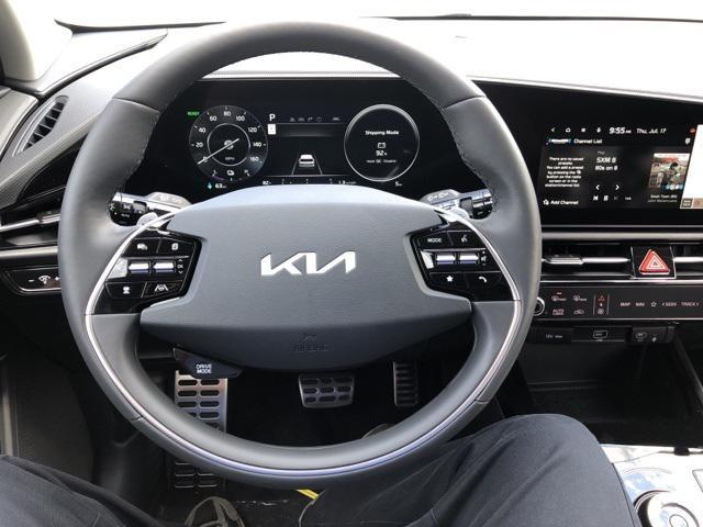 Photo of 2025 Runway Red Kia Niro EV