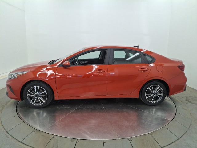 Photo of 2022 Fire Orange Kia Forte