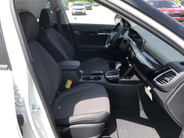 Photo of 2025 Snow White Pearl Kia Seltos