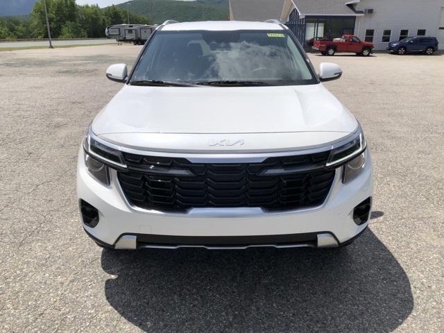Photo of 2025 Snow White Pearl Kia Seltos