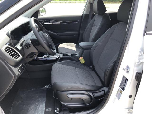Photo of 2025 Snow White Pearl Kia Seltos