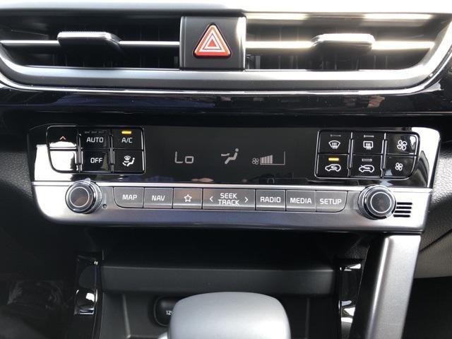 Photo of 2025 Snow White Pearl Kia Seltos
