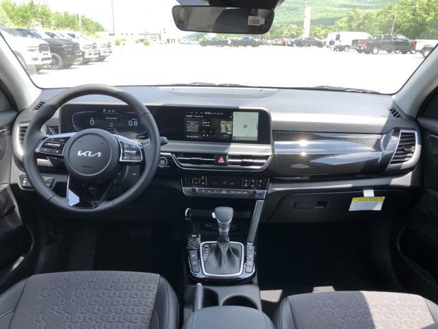 Photo of 2025 Snow White Pearl Kia Seltos