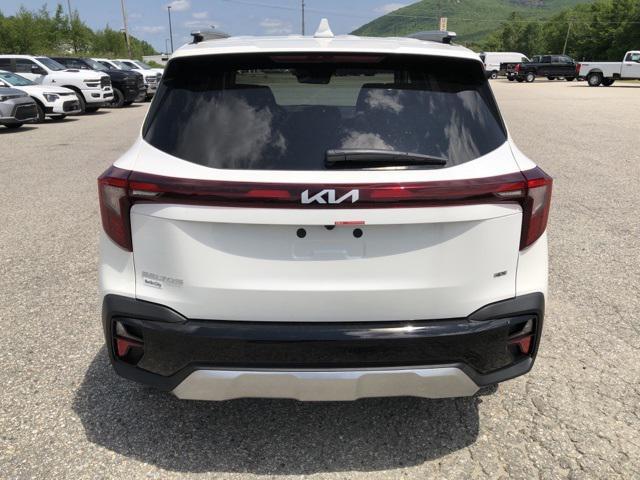 Photo of 2025 Snow White Pearl Kia Seltos