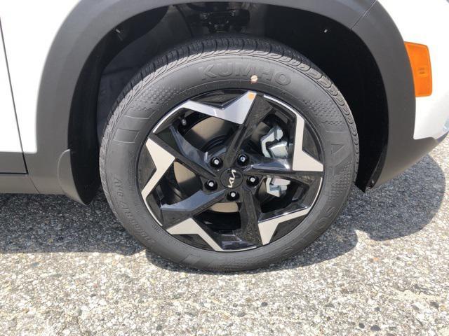 Photo of 2025 Snow White Pearl Kia Seltos