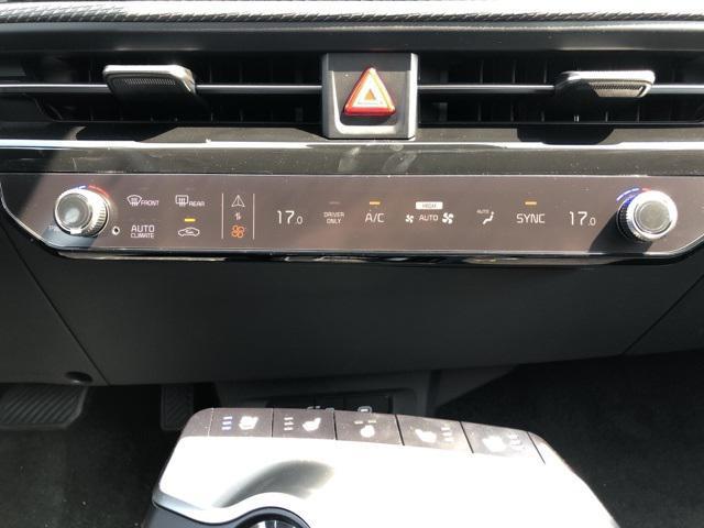 Photo of 2025 Glacier White Pearl Kia EV6