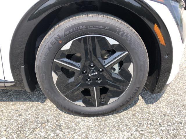Photo of 2025 Glacier White Pearl Kia EV6