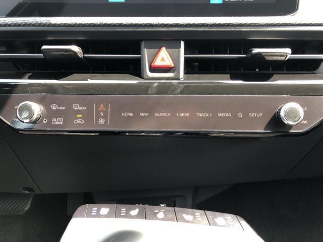 Photo of 2025 Glacier White Pearl Kia EV6