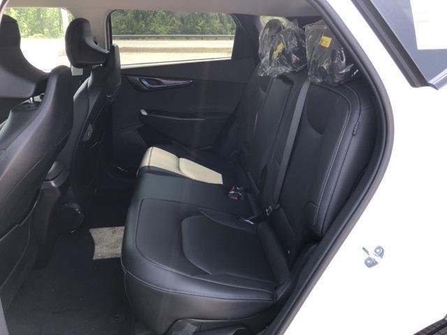 Photo of 2025 Glacier White Pearl Kia EV6