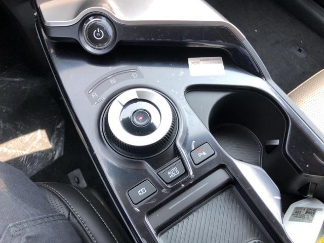 Photo of 2025 Glacier White Pearl Kia EV6