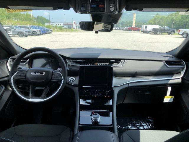 Photo of 2025 Baltic Gray Metallic Clearcoat Jeep Grand Cherokee L