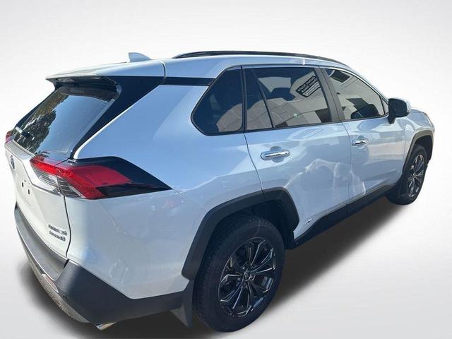 Photo of 2024 White Toyota RAV4 Hybrid