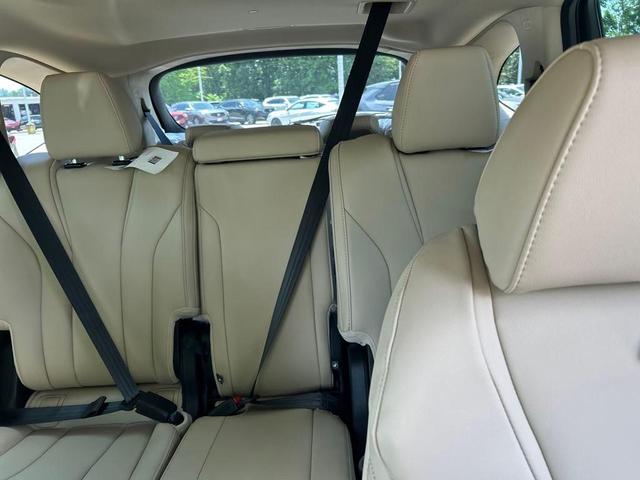 Photo of 2025 Platinum White Pearl Acura MDX