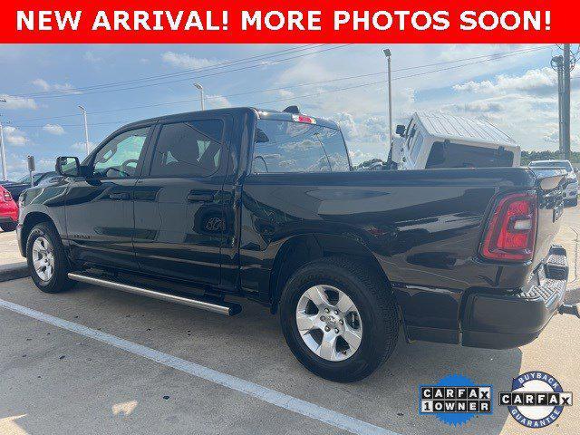 Photo of 2025 Diamond Black Crystal Pearlcoat RAM 1500