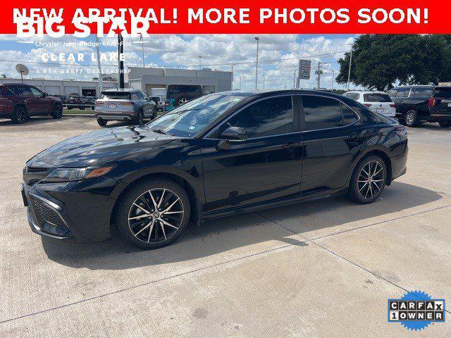 Photo of 2023 Midnight Black Metallic Toyota Camry