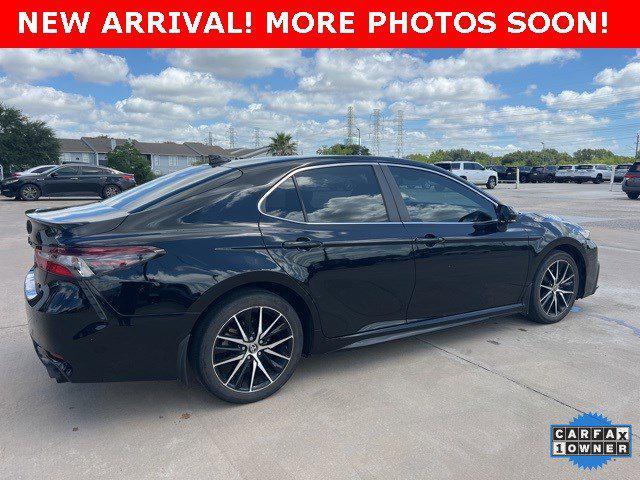 Photo of 2023 Midnight Black Metallic Toyota Camry
