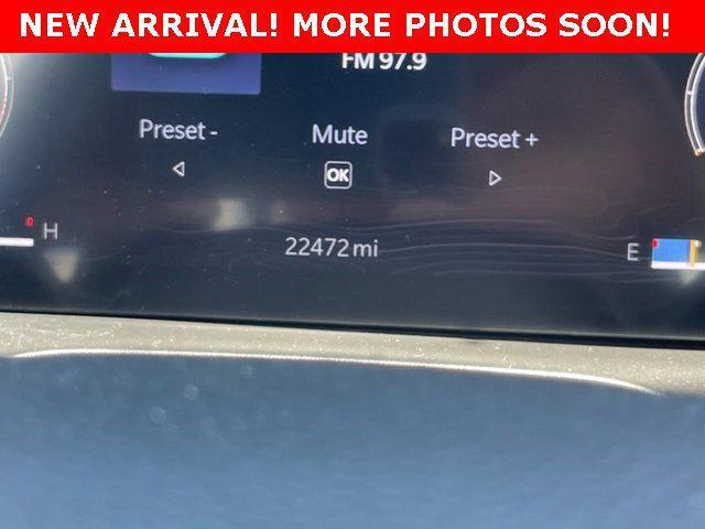Photo of 2022 Diamond Black Crystal Pearlcoat Jeep Grand Cherokee