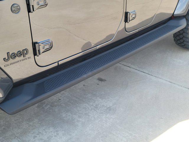 Photo of 2025 Granite Crystal Metallic Clearcoat Jeep Gladiator