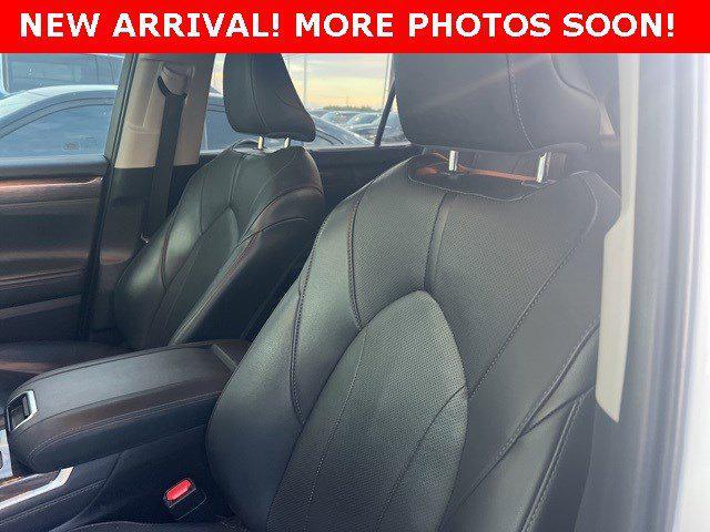 Photo of 2020 Blizzard Pearl Toyota Highlander