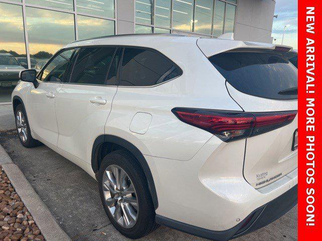 Photo of 2020 Blizzard Pearl Toyota Highlander