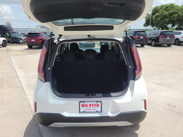 Photo of 2023 Snow White Pearl Kia Soul
