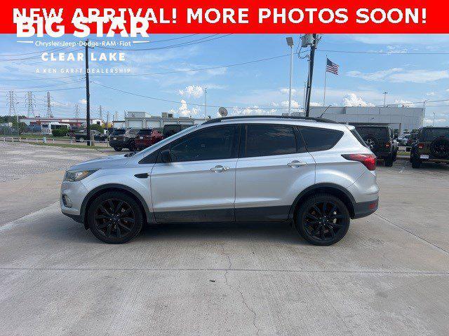 Photo of 2019 Ingot Silver Ford Escape