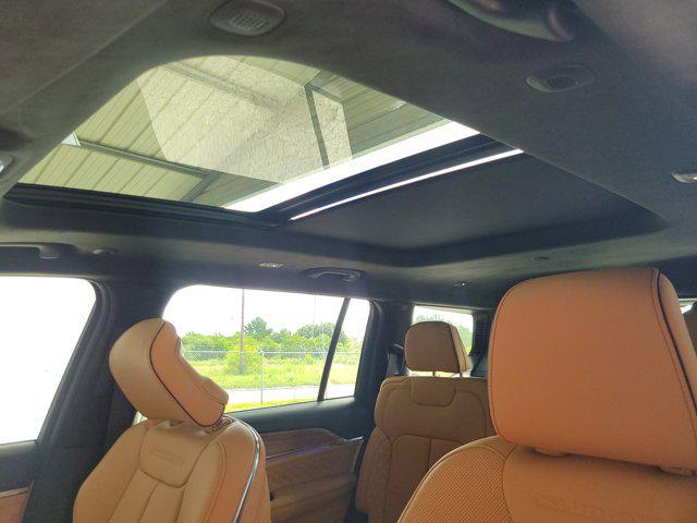 Photo of 2025 Bright White Clearcoat Jeep Grand Cherokee L