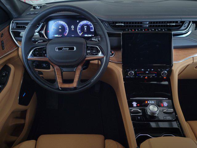 Photo of 2025 Bright White Clearcoat Jeep Grand Cherokee L