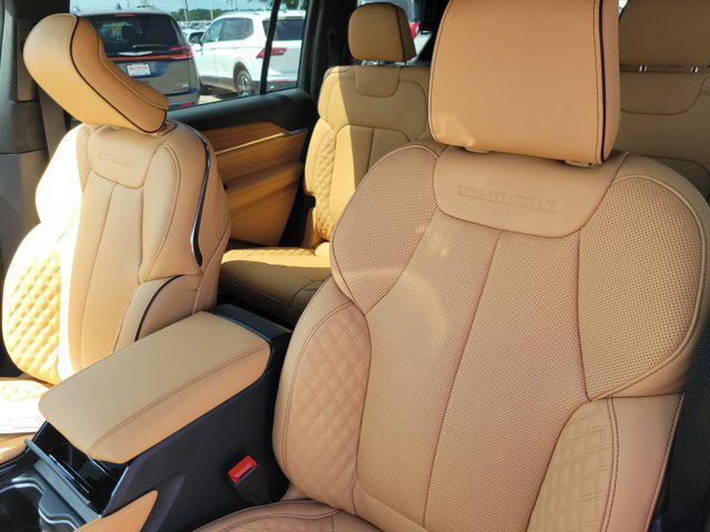 Photo of 2025 Bright White Clearcoat Jeep Grand Cherokee L