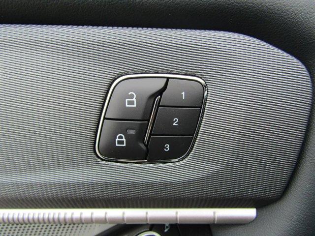 Photo of 2025 White Metallic Ford Explorer