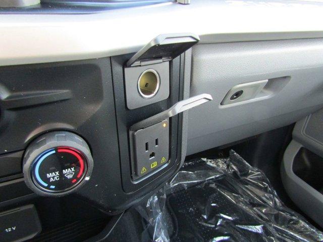 Photo of 2024 Oxford White Ford F-250
