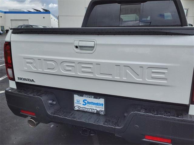 Photo of 2025 Platinum White Pearl Honda Ridgeline