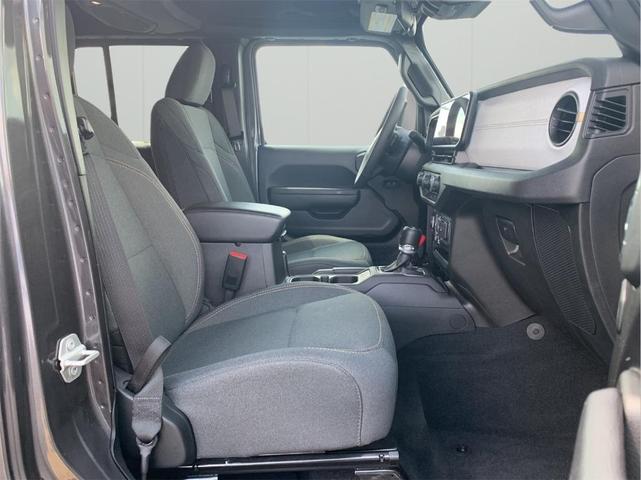Photo of 2024 Granite Crystal Clearcoat Metallic Jeep Wrangler