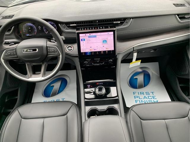 Photo of 2025 Metallic Jeep Grand Cherokee