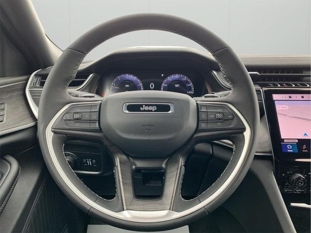 Photo of 2025 Metallic Jeep Grand Cherokee