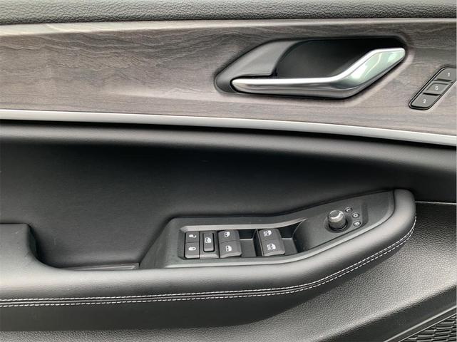 Photo of 2025 Metallic Jeep Grand Cherokee